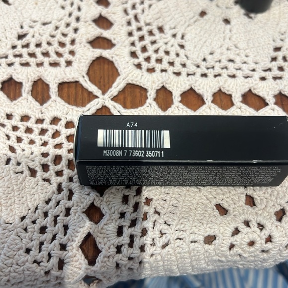 MAC Cosmetics Icon Frost Lipstick - New in box. - Picture 3 of 3